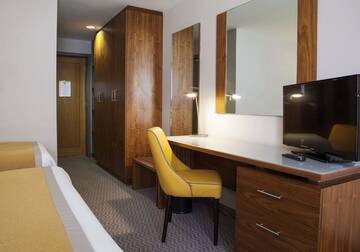 Фото номера Одноместный номер с двуспальной кроватью Отель Maldron Hotel Tallaght г. Талла 4