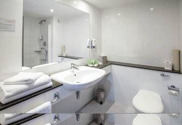 Фото номера Двухместный номер с 1 кроватью Отель Maldron Hotel Tallaght г. Талла 2