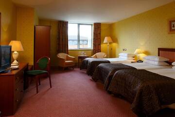 Фото номера Семейный номер Отель Plaza Hotel Tallaght г. Талла 3