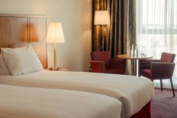 Фото номера Двухместный номер с 2 отдельными кроватями Отель Tallaght Cross Hotel г. Талла 3