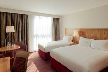 Фото номера Семейный номер Отель Tallaght Cross Hotel г. Талла 3